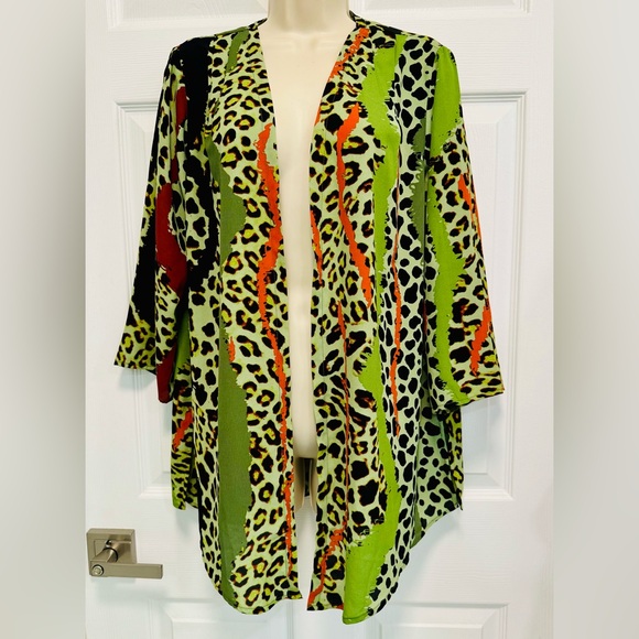 Gorgeous !! Bob Mackie Sage Green Cheetah Stripe Woven Open Front Tunic. - Picture 2 of 5